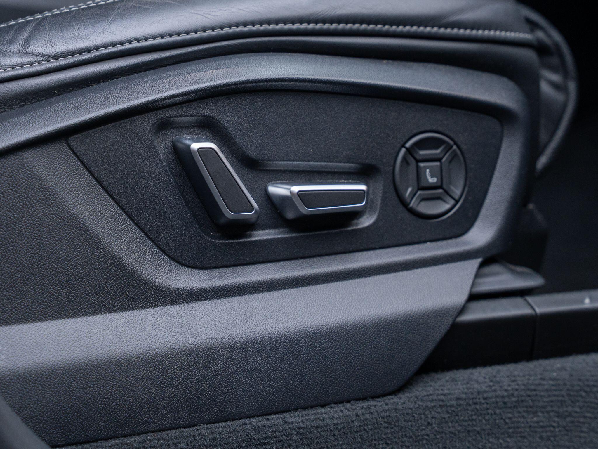 Audi RS Q8 view 22