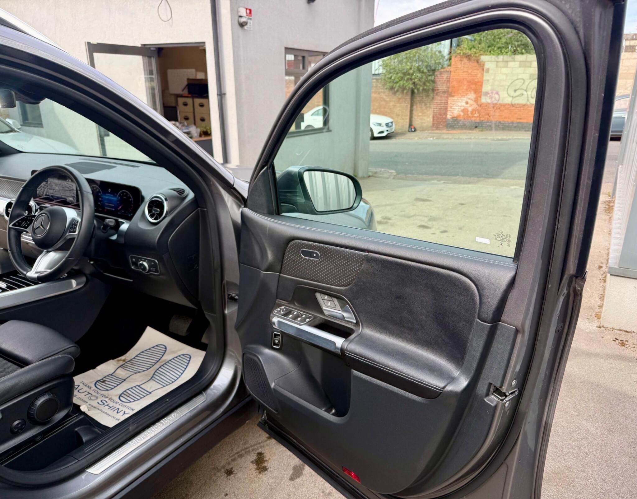 Mercedes-Benz GLB view 17