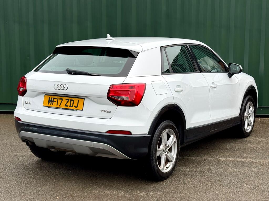 Audi Q2 view 13