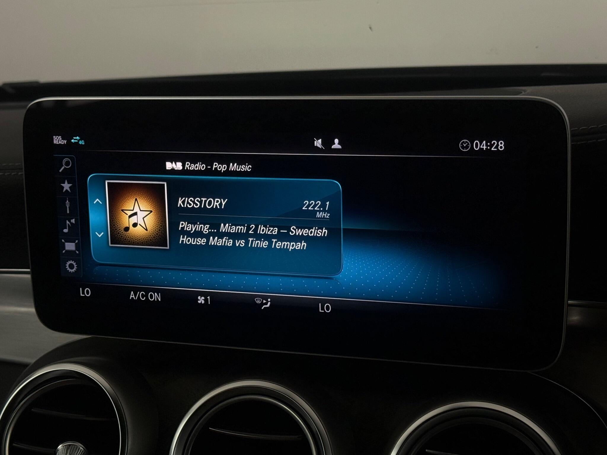Mercedes-Benz C-Class view 26