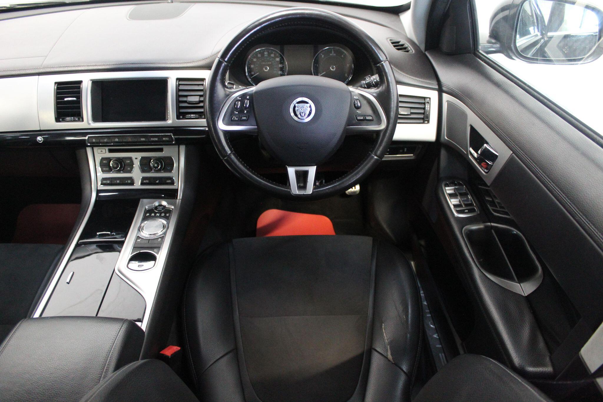 Jaguar XF view 43