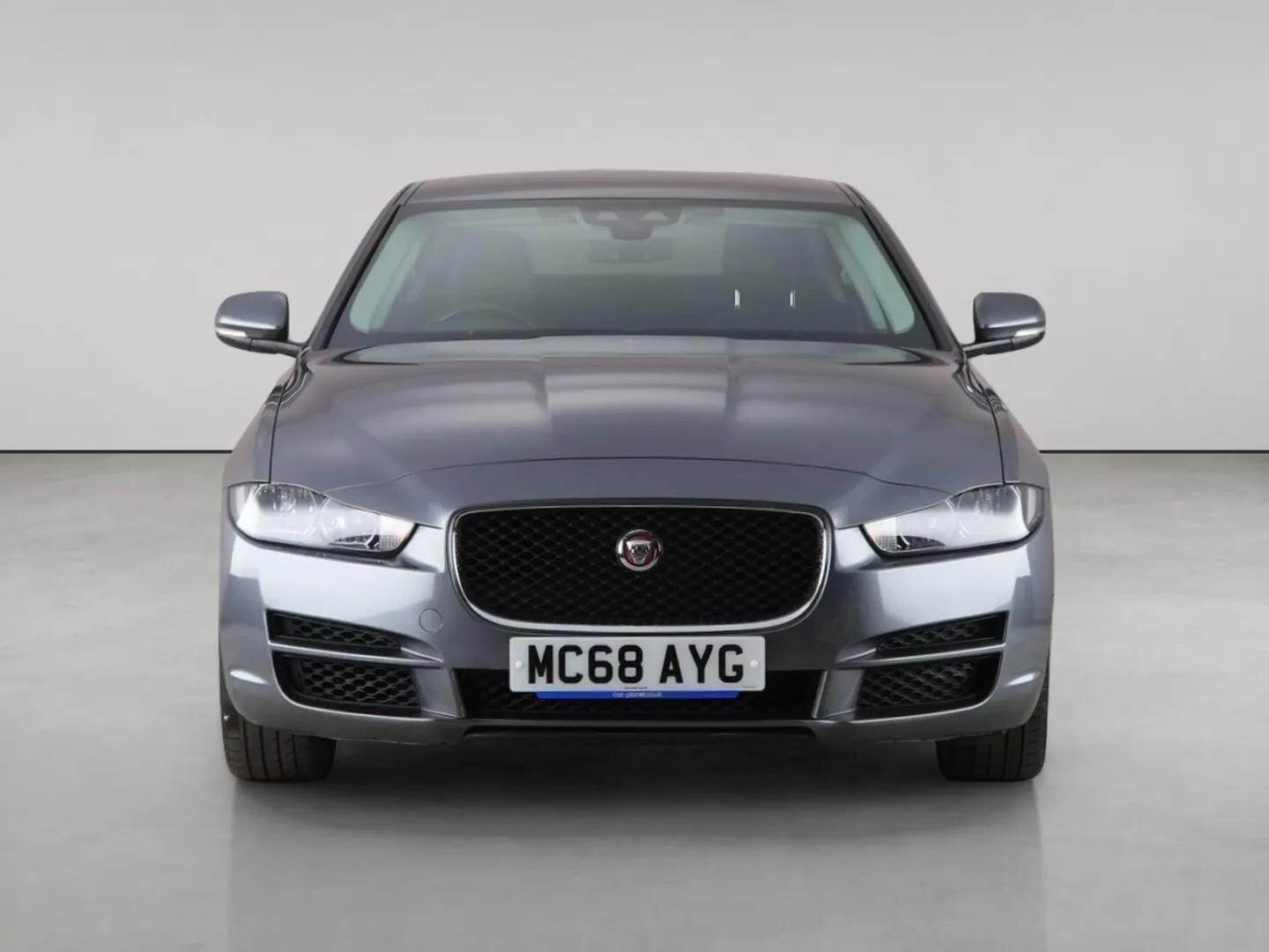 Jaguar Xe view 5