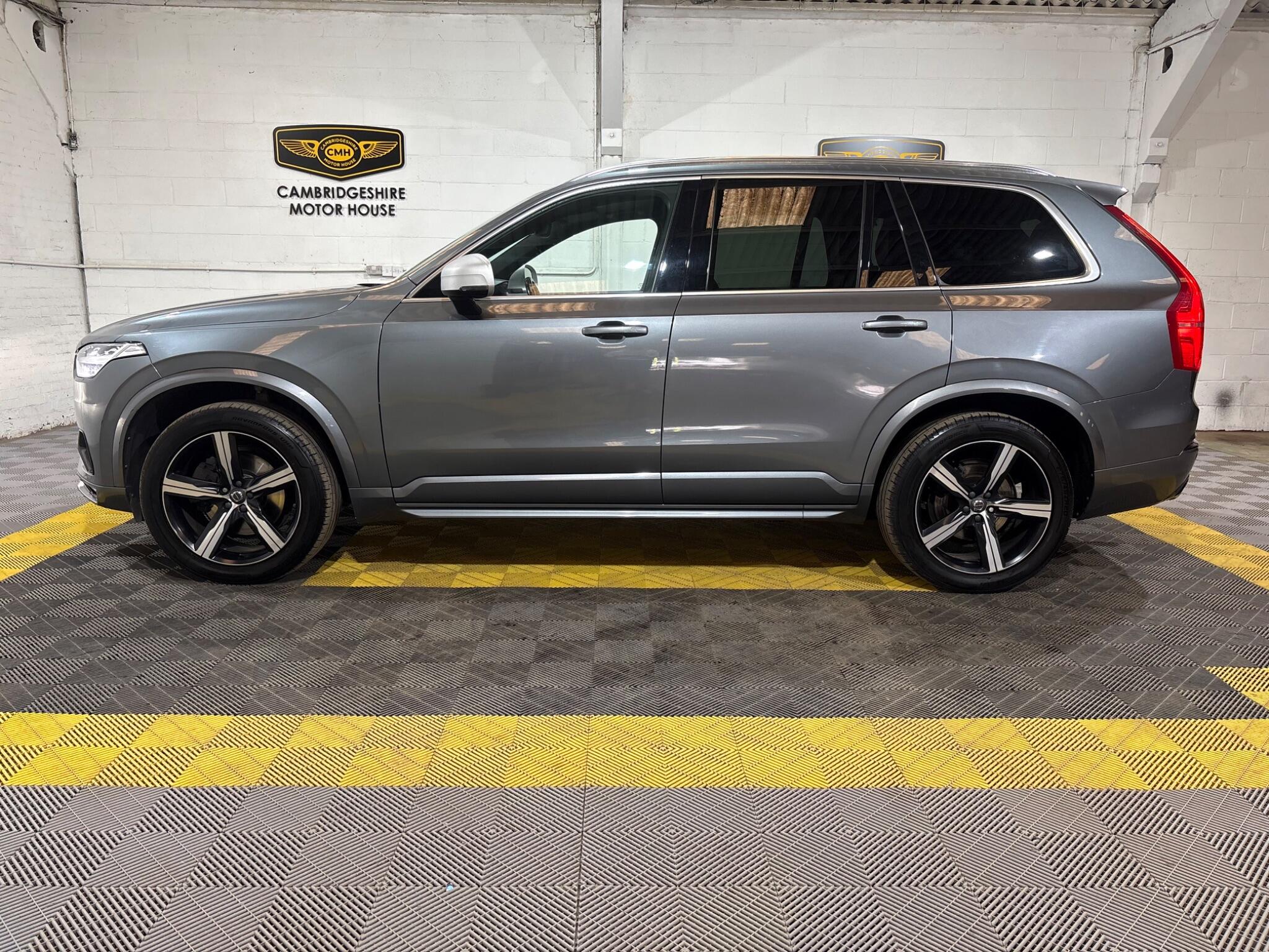Volvo XC90 view 9