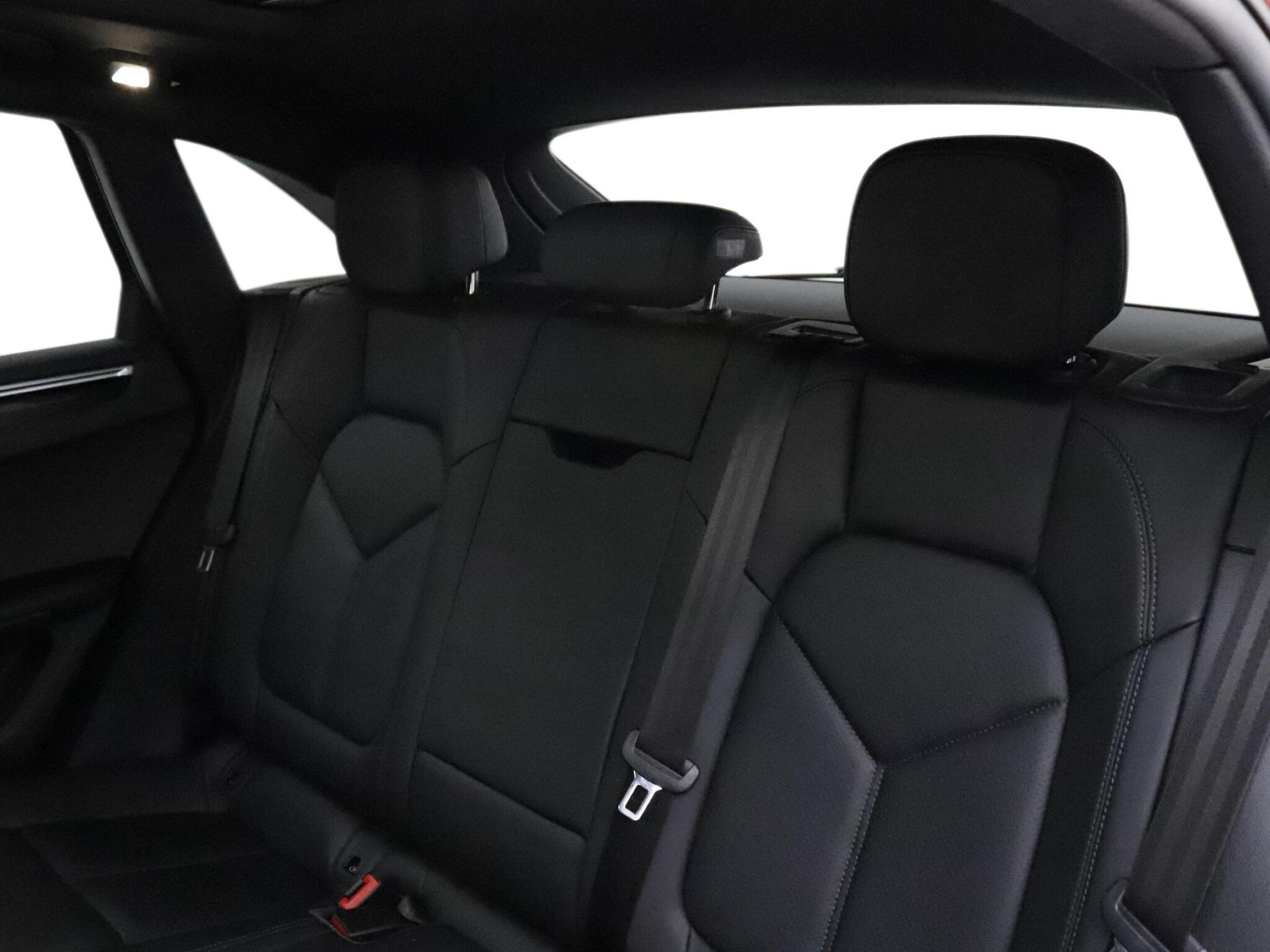 Porsche Macan view 18