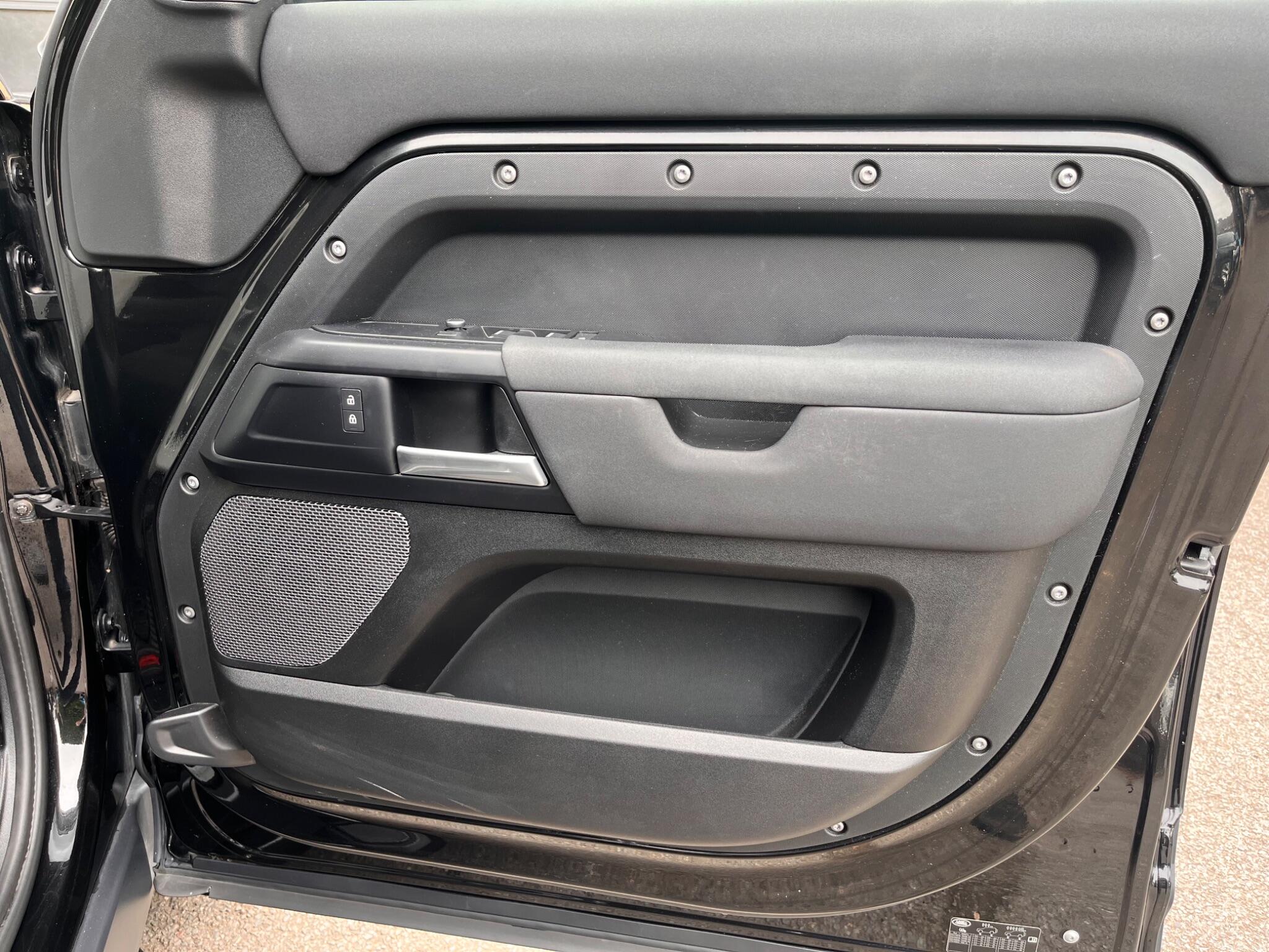 Land Rover Defender view 42