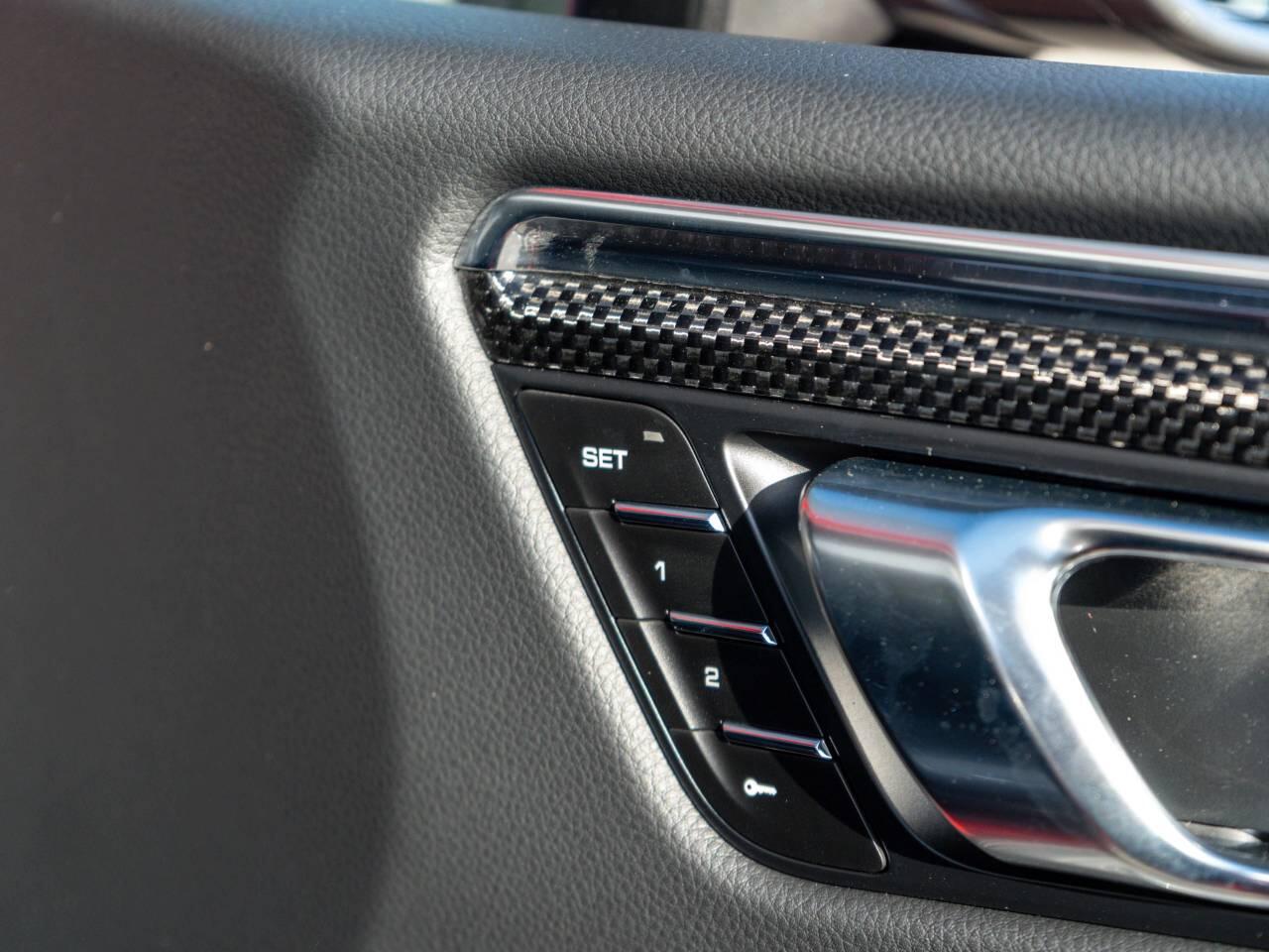 Porsche Macan view 34