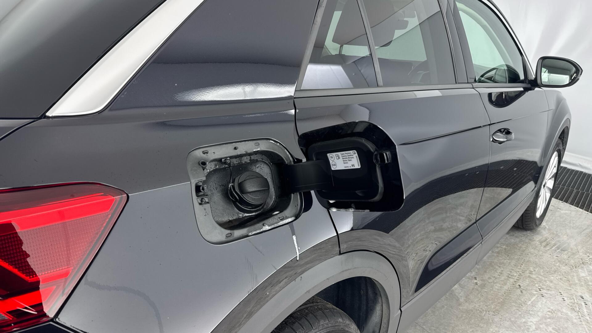 Volkswagen T-Roc view 17