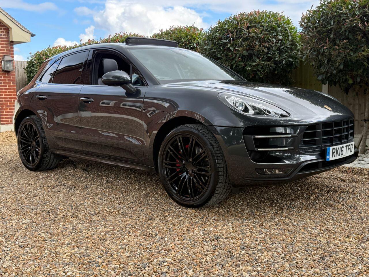Porsche Macan view 18
