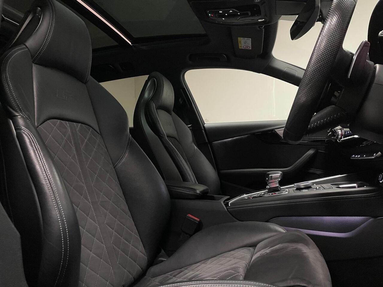 Audi RS4 view 17