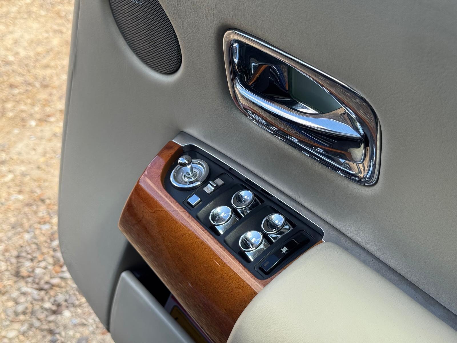 Rolls-Royce Phantom view 16