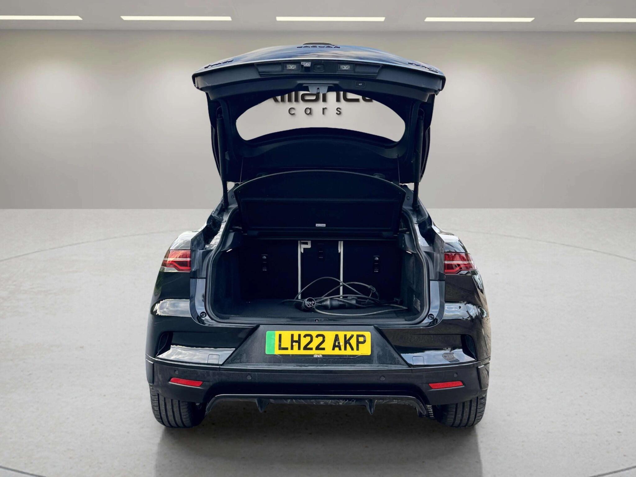 Jaguar I-Pace view 75