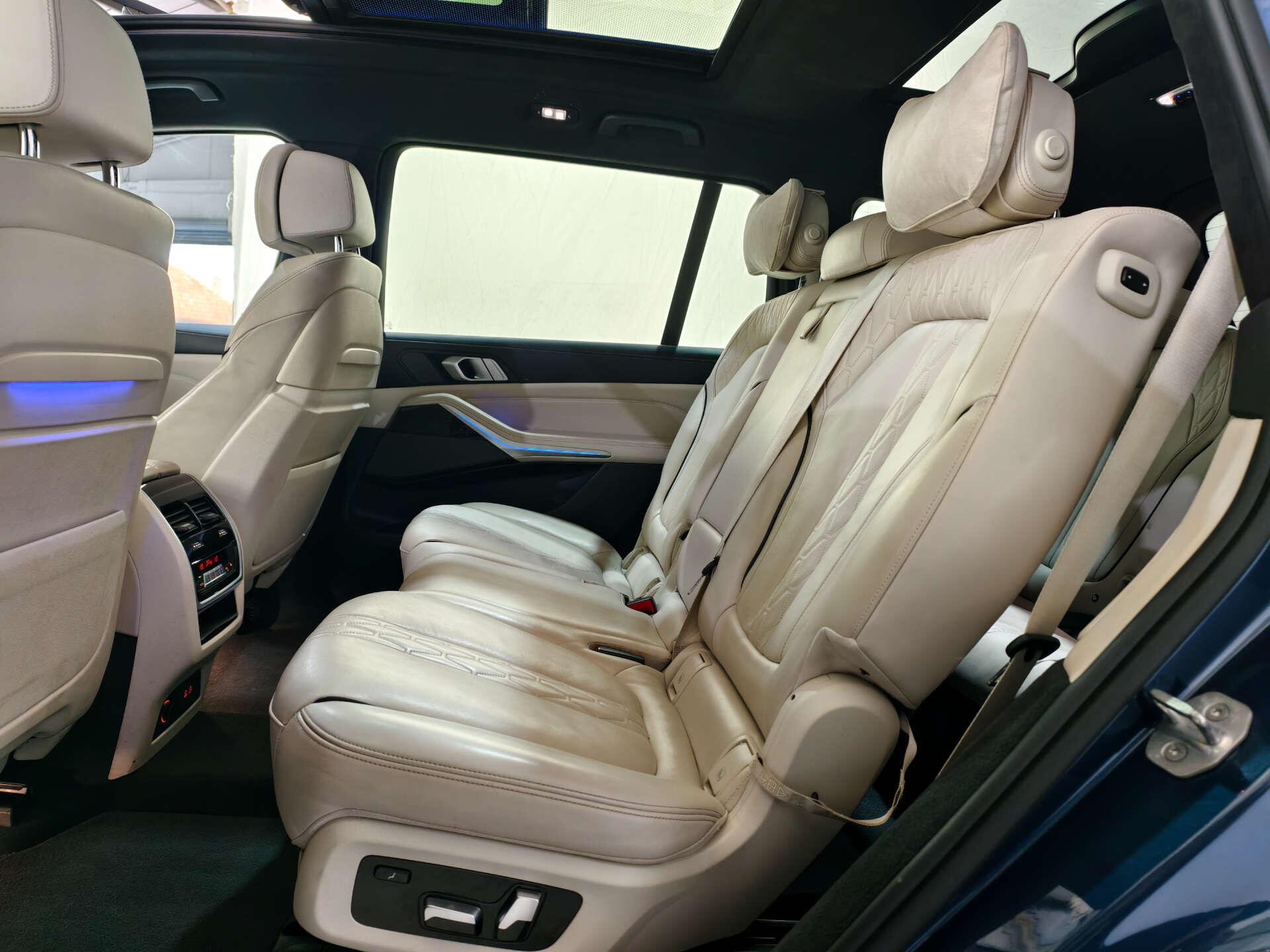 BMW X7 view 23