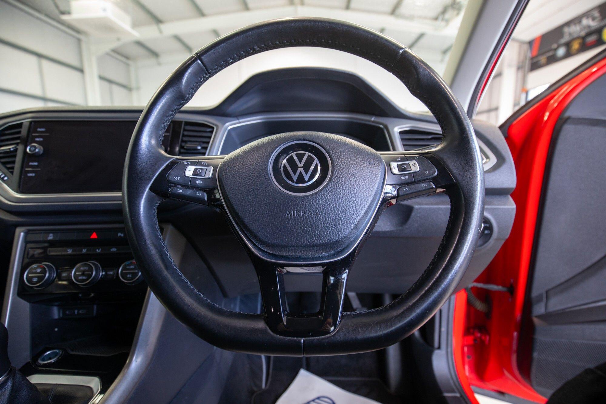 Volkswagen T-Roc view 16