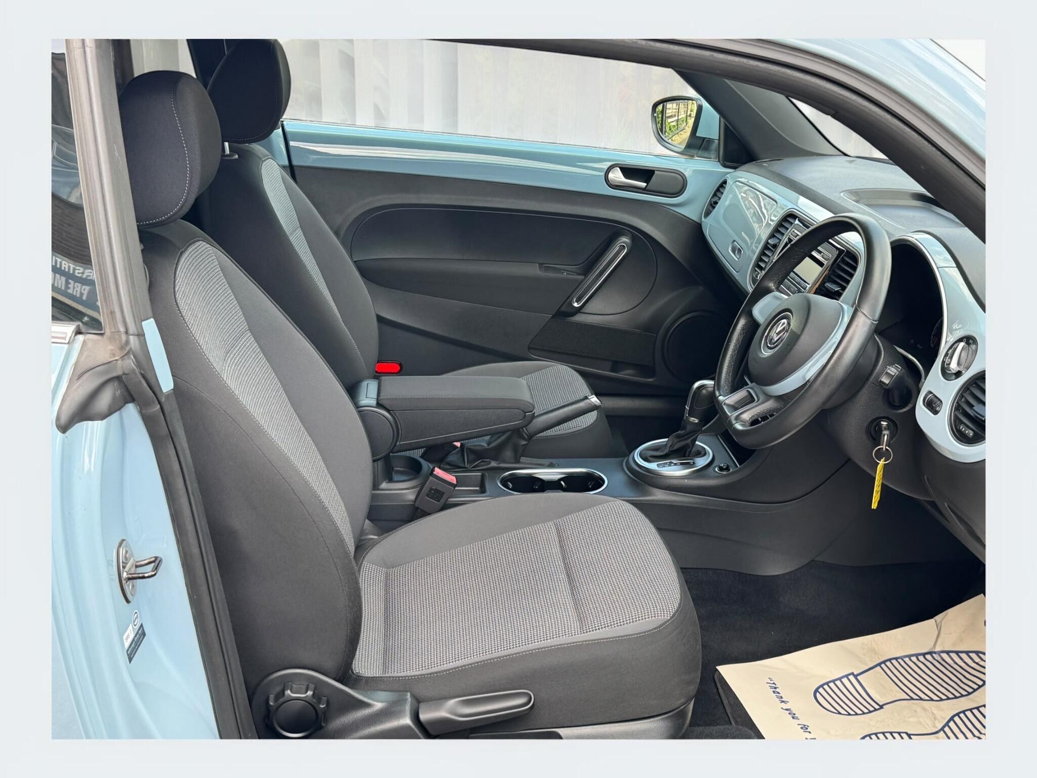 Volkswagen Beetle view 5