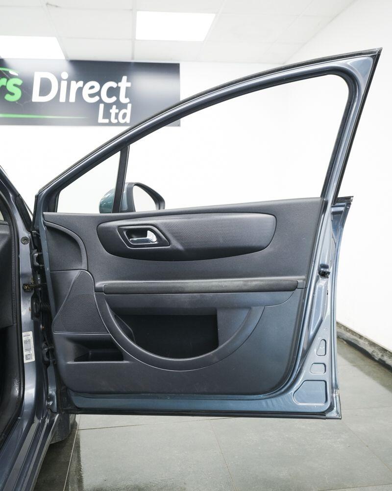 Citroen C4 view 15