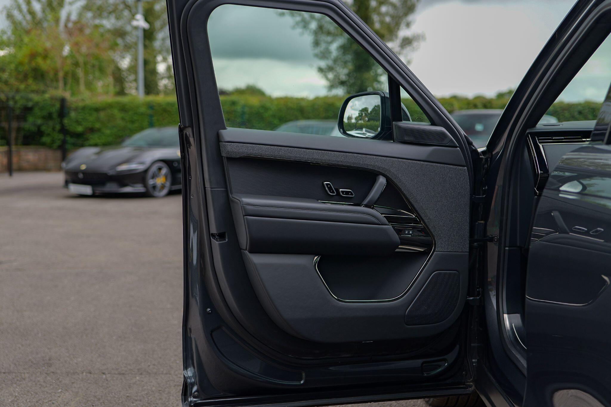 Land Rover Range Rover Sport view 32