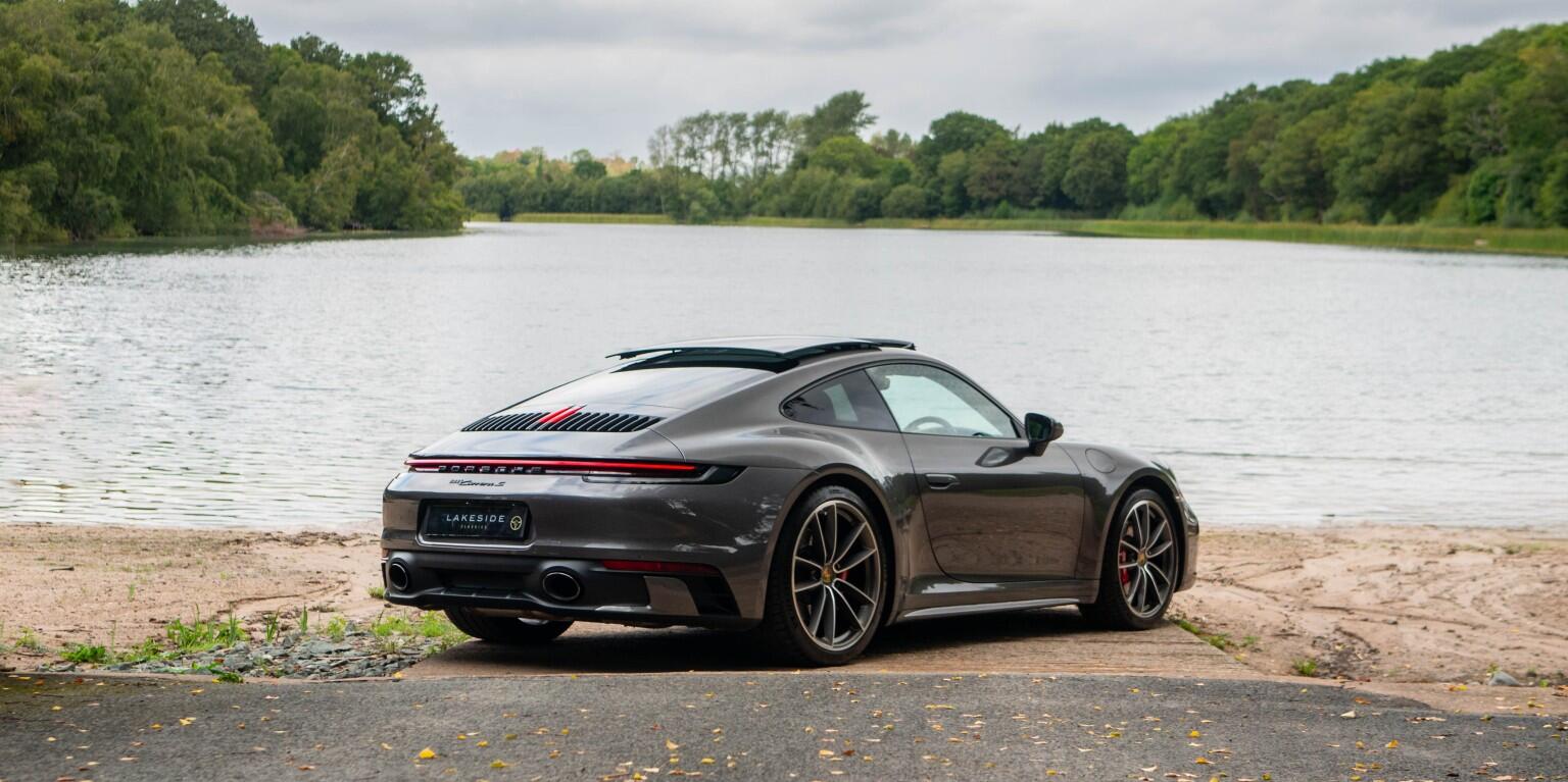 Porsche 911 view 6