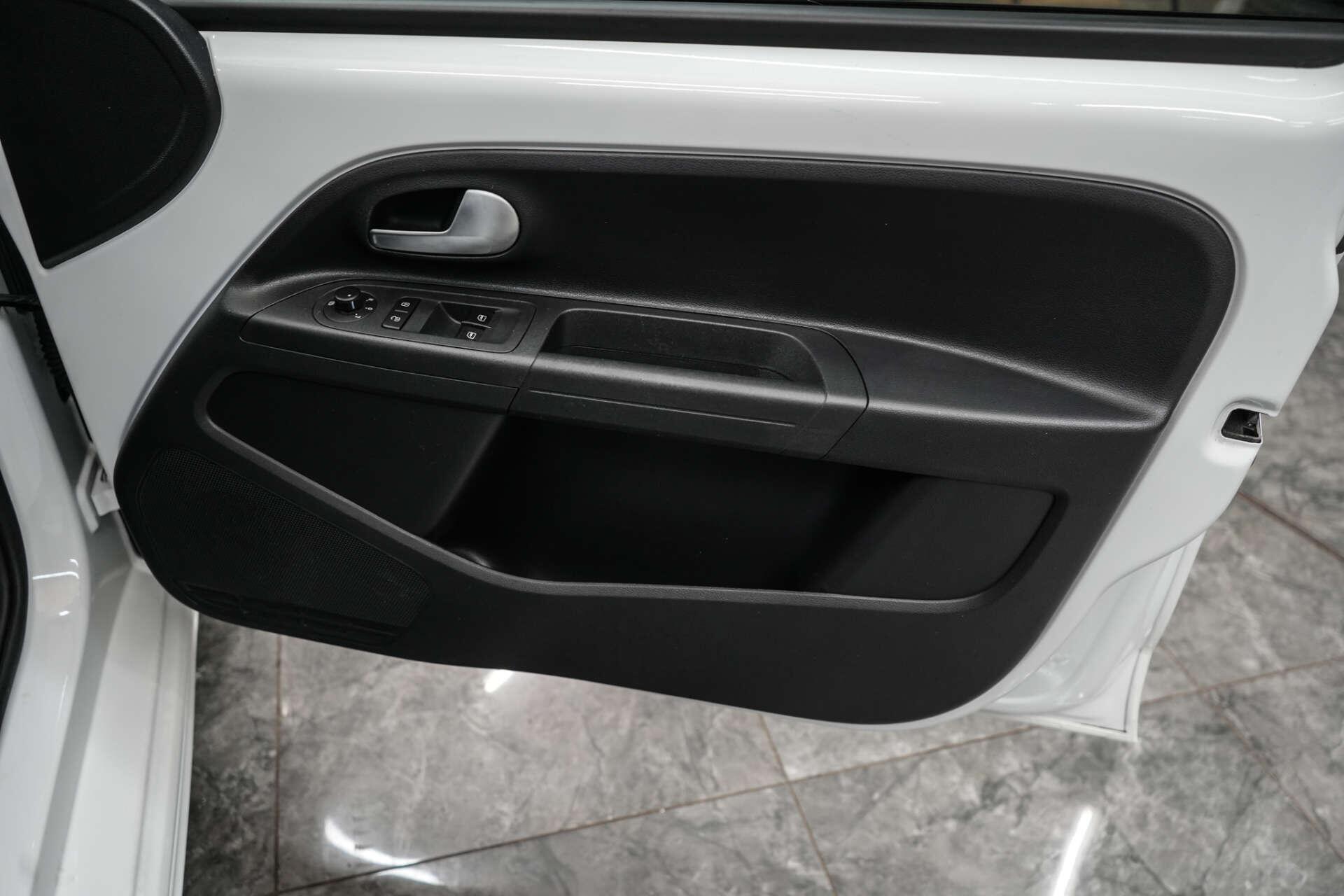 Volkswagen Up! view 17