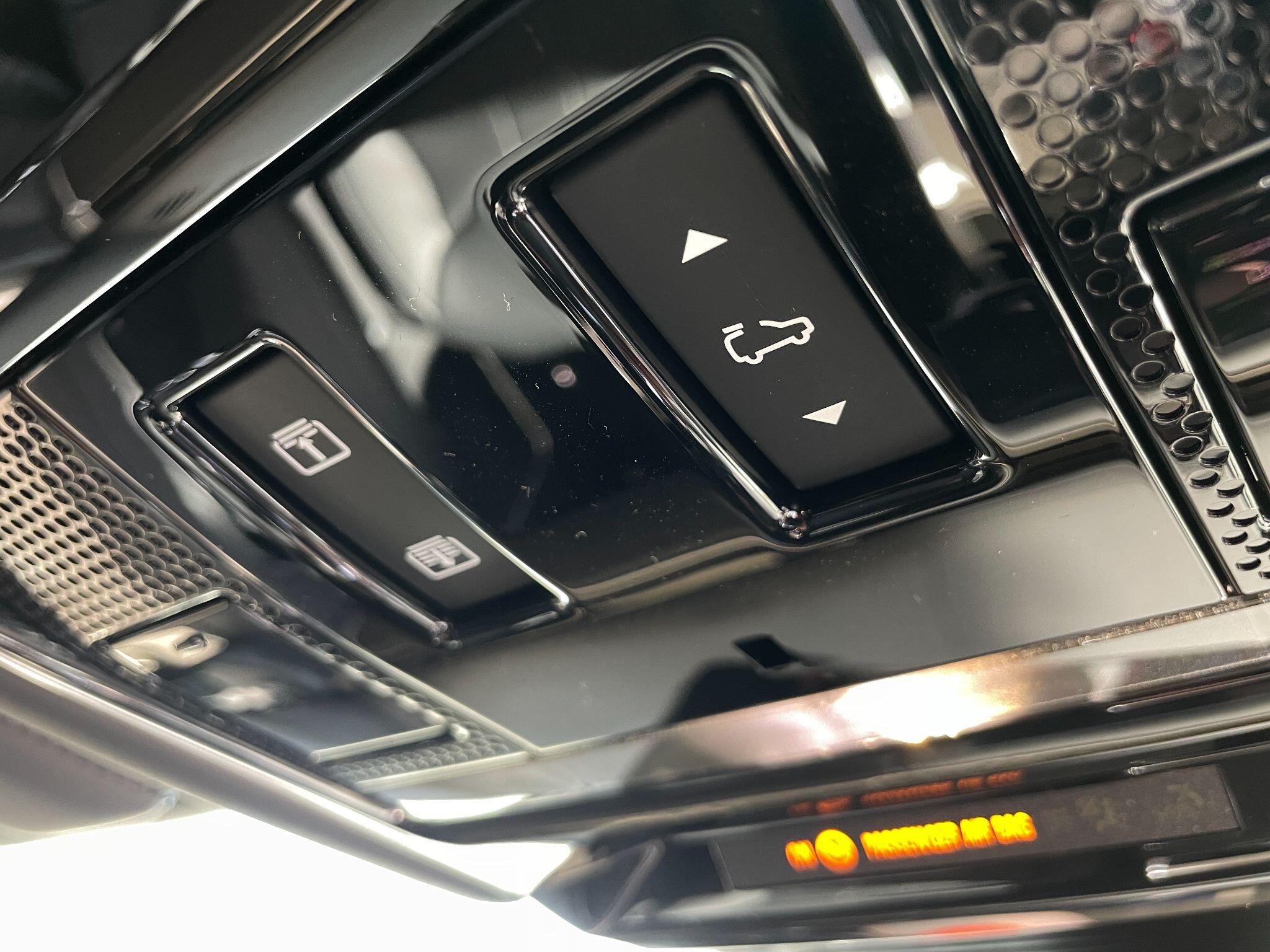 Land Rover Range Rover view 16