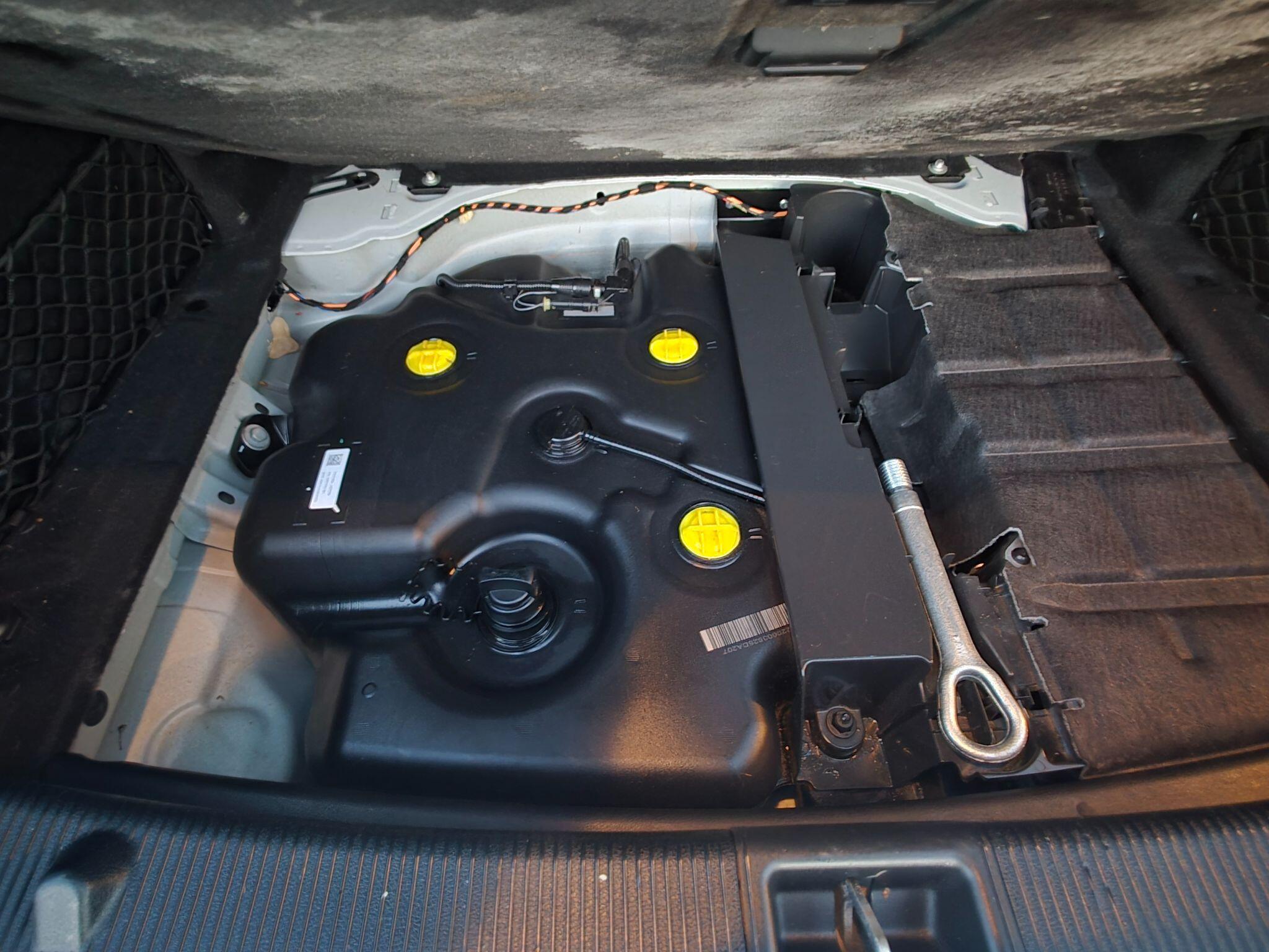 2014 Mercedes-Benz E Class image 74
