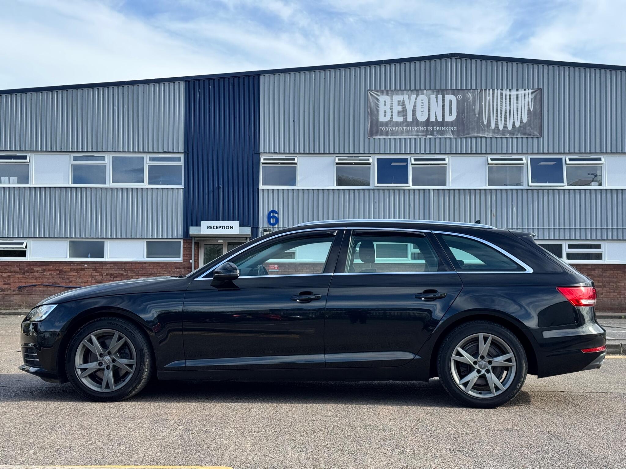 Audi A4 view 12