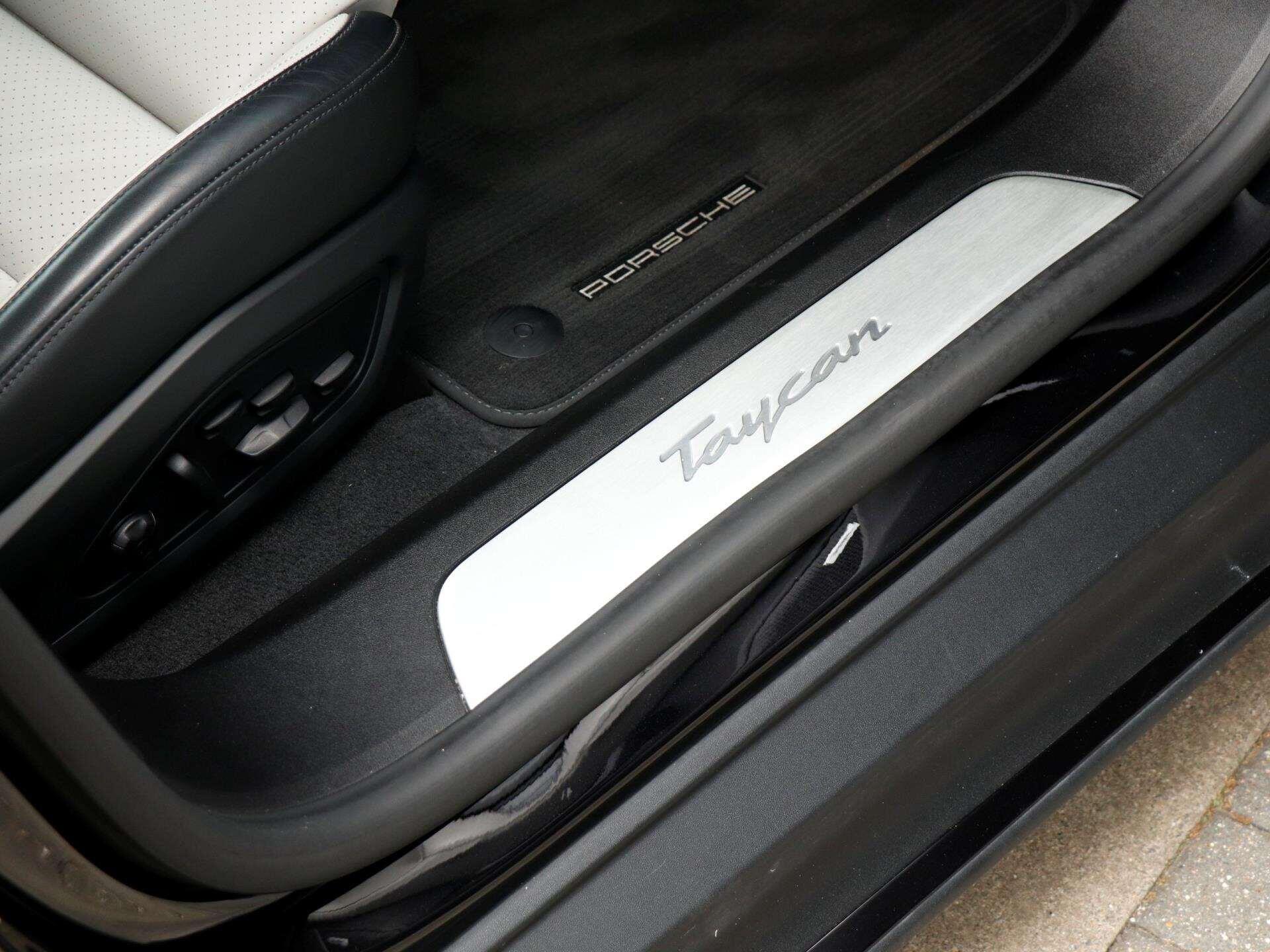 Porsche Taycan view 26