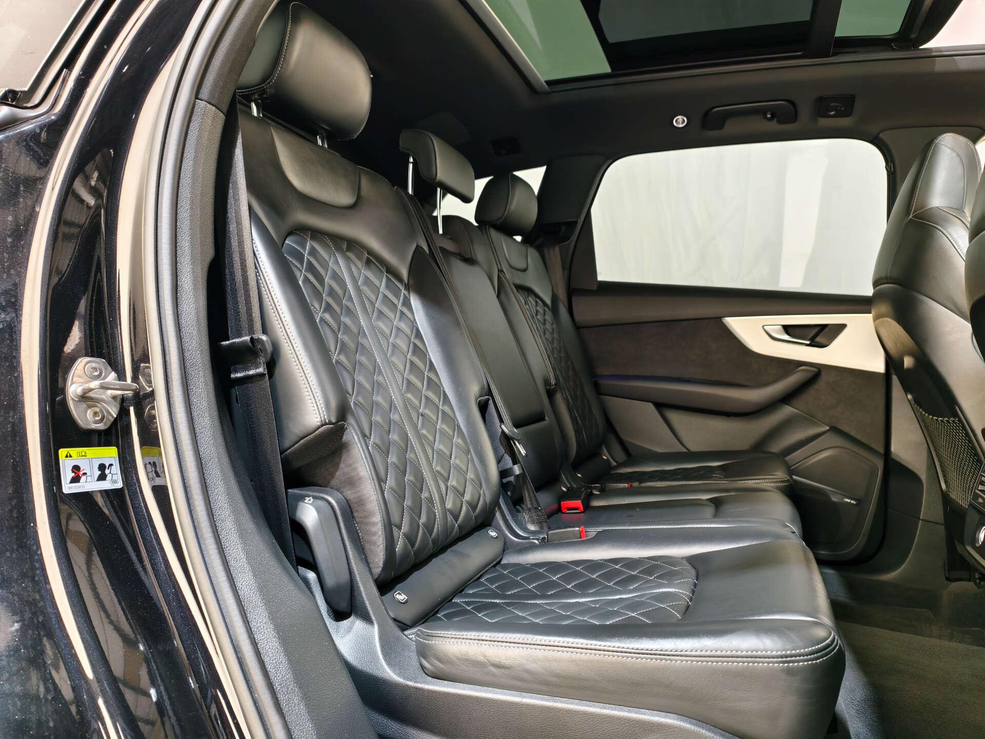 Audi SQ7 view 25