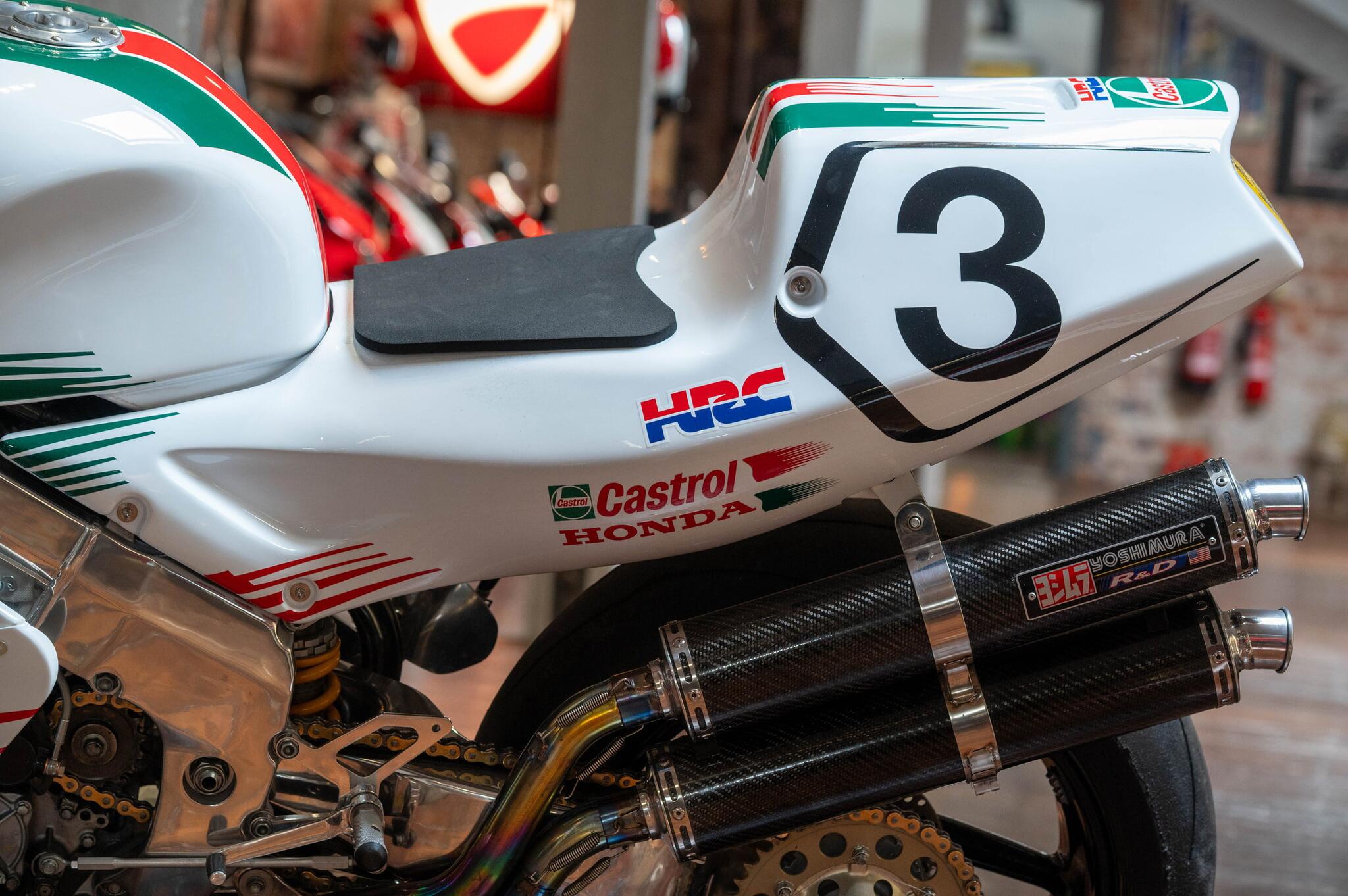 Honda RVF750 view 31