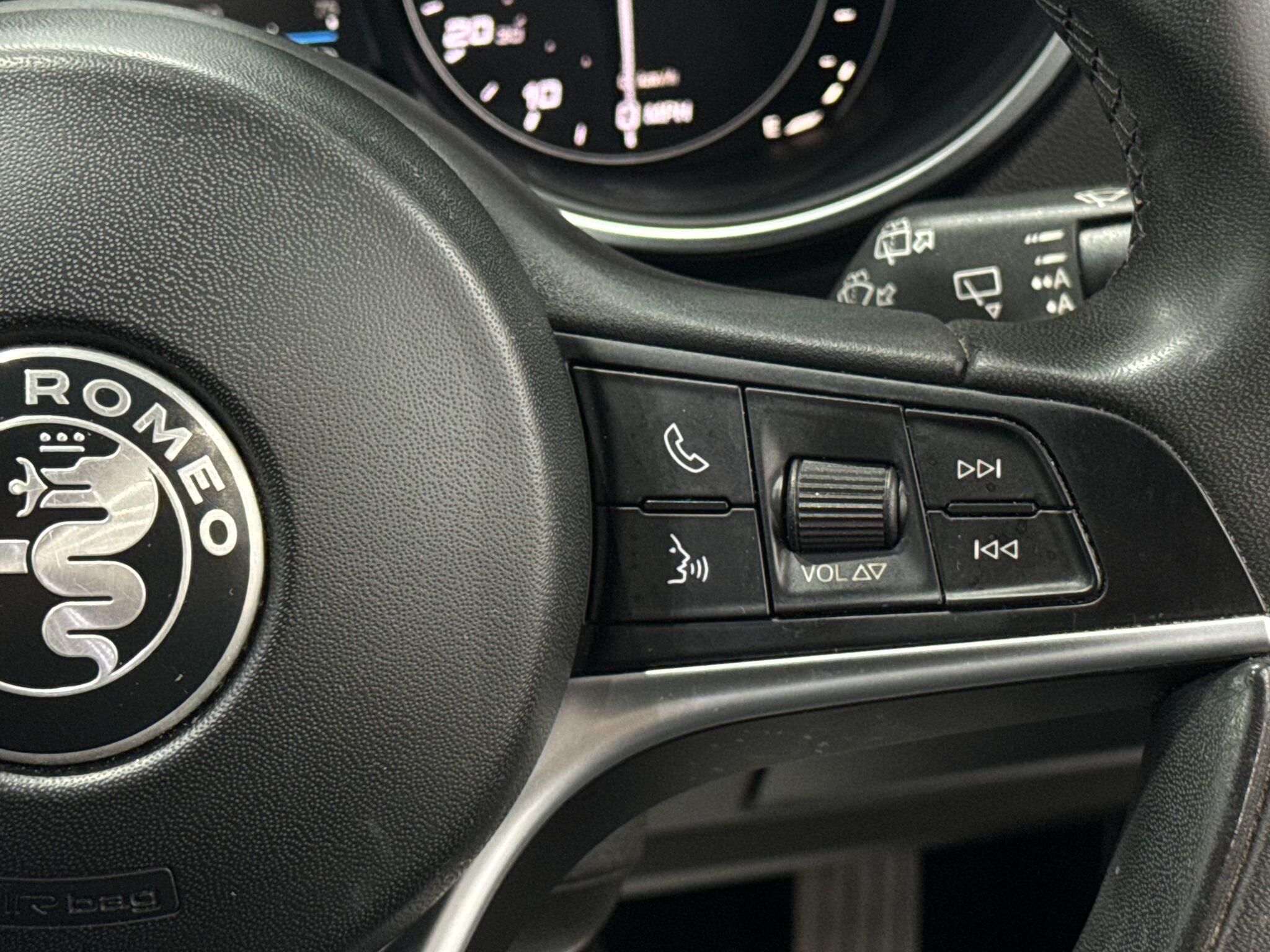 Alfa Romeo Stelvio view 37