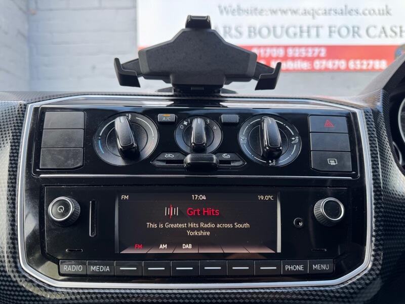 Volkswagen Up! view 22