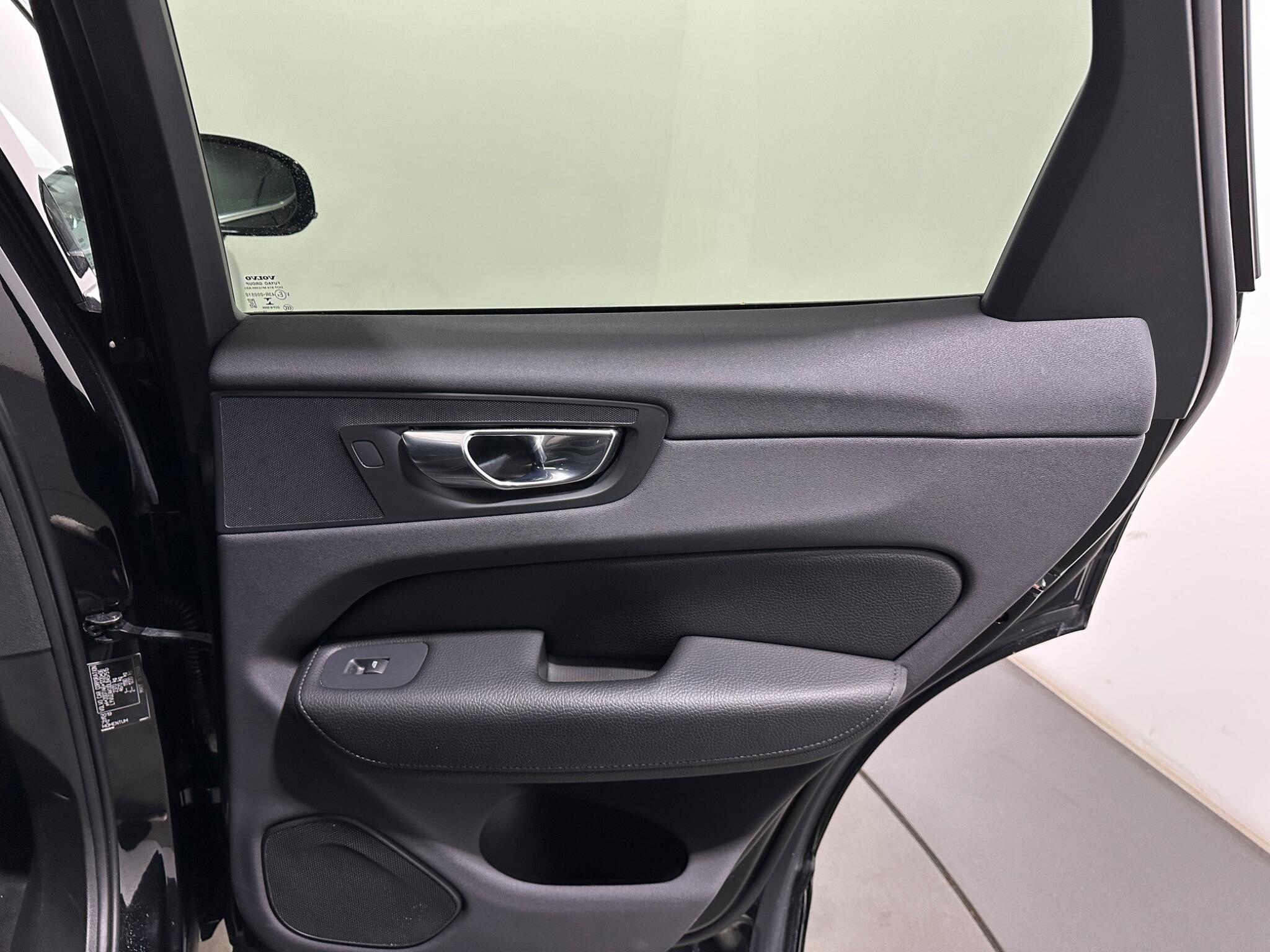 Volvo XC60 view 43