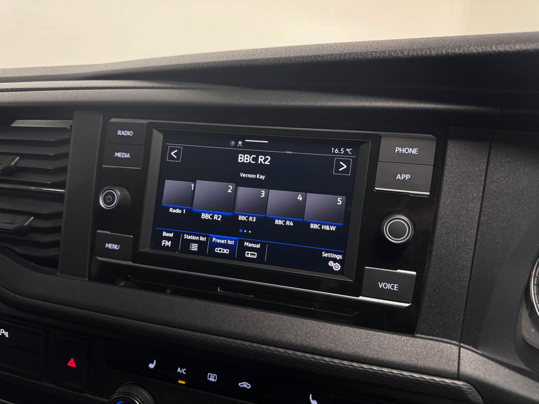 Volkswagen Transporter view 34