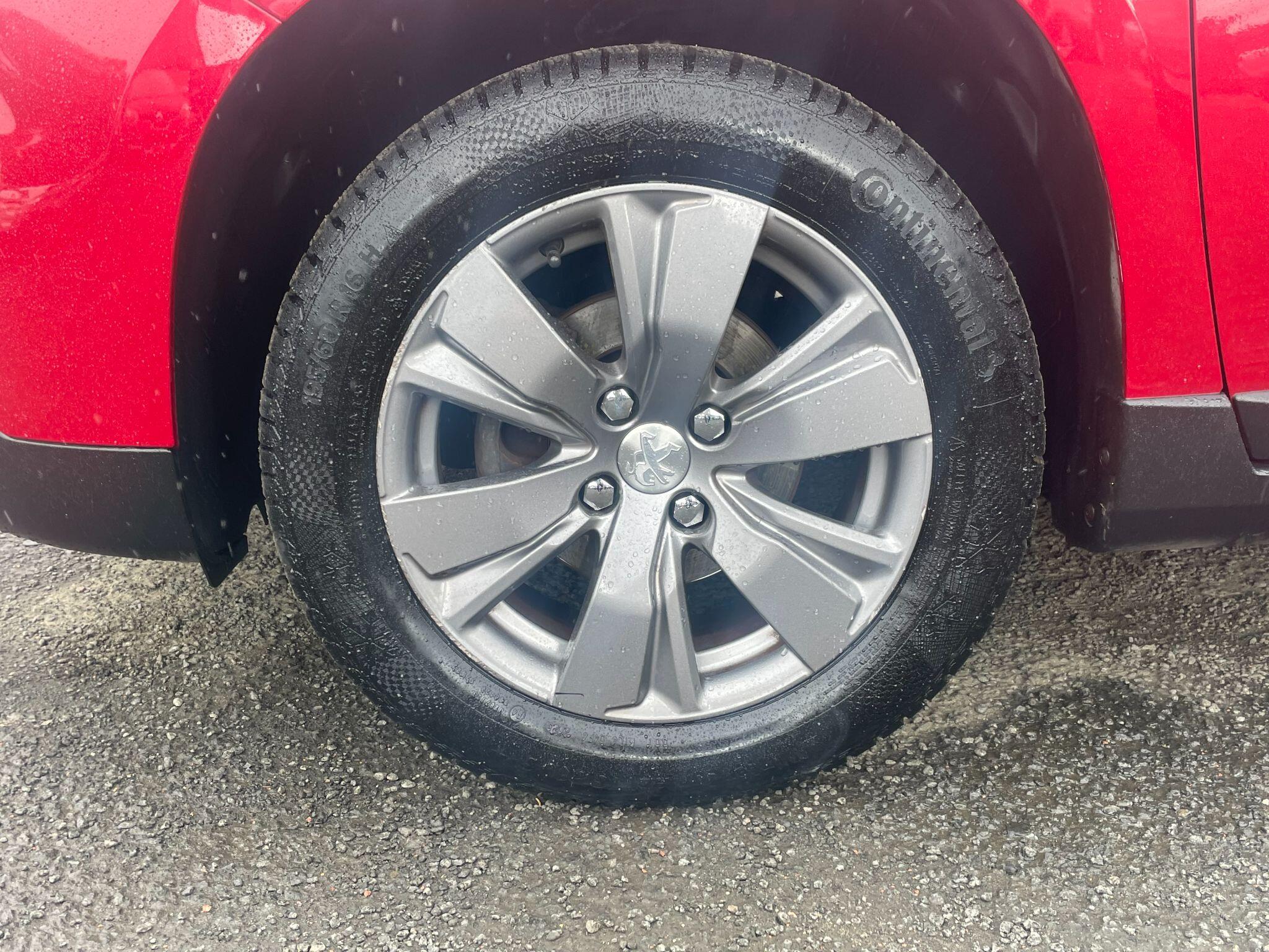 Peugeot 2008 view 8
