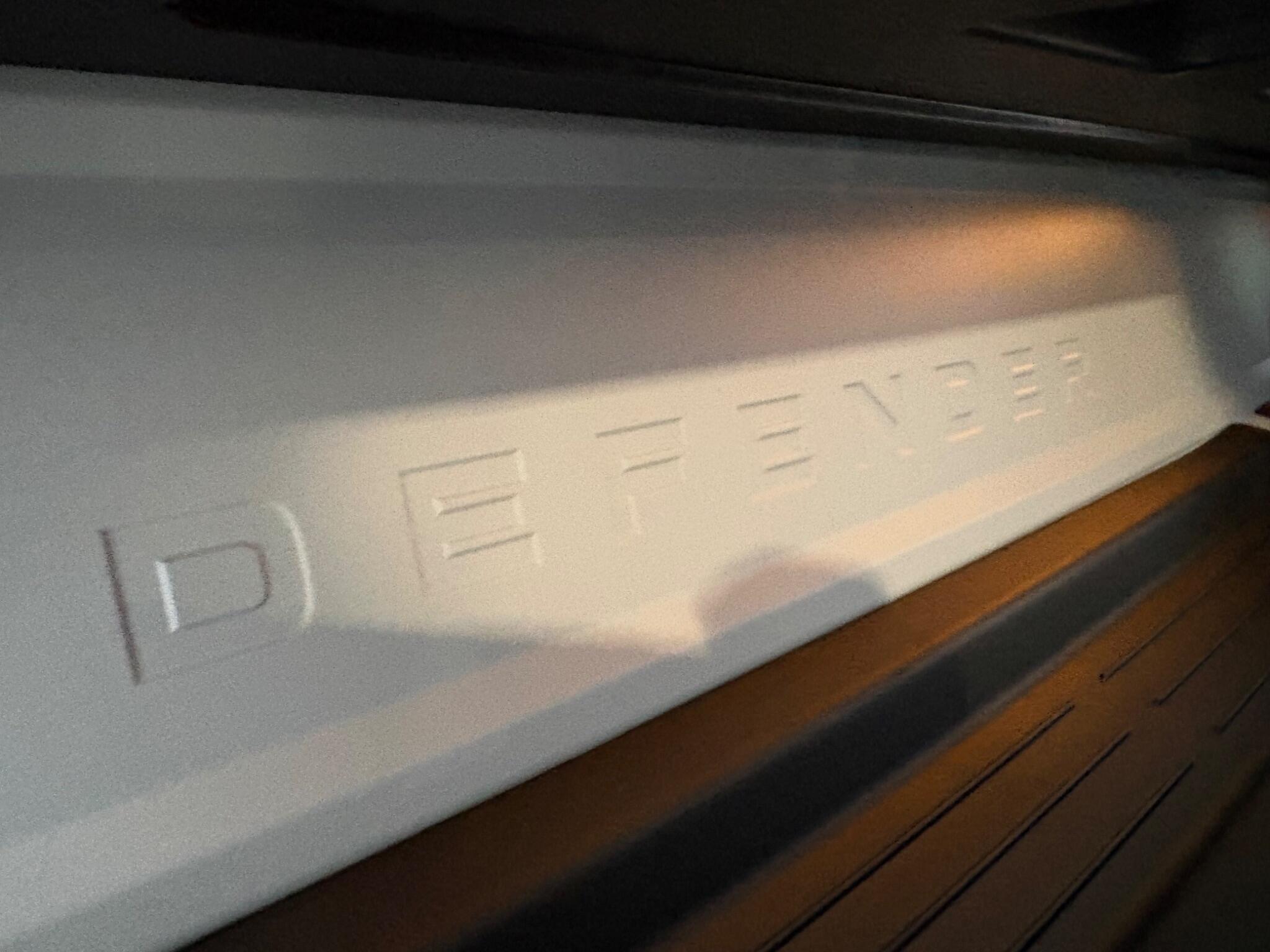 Land Rover Defender view 32