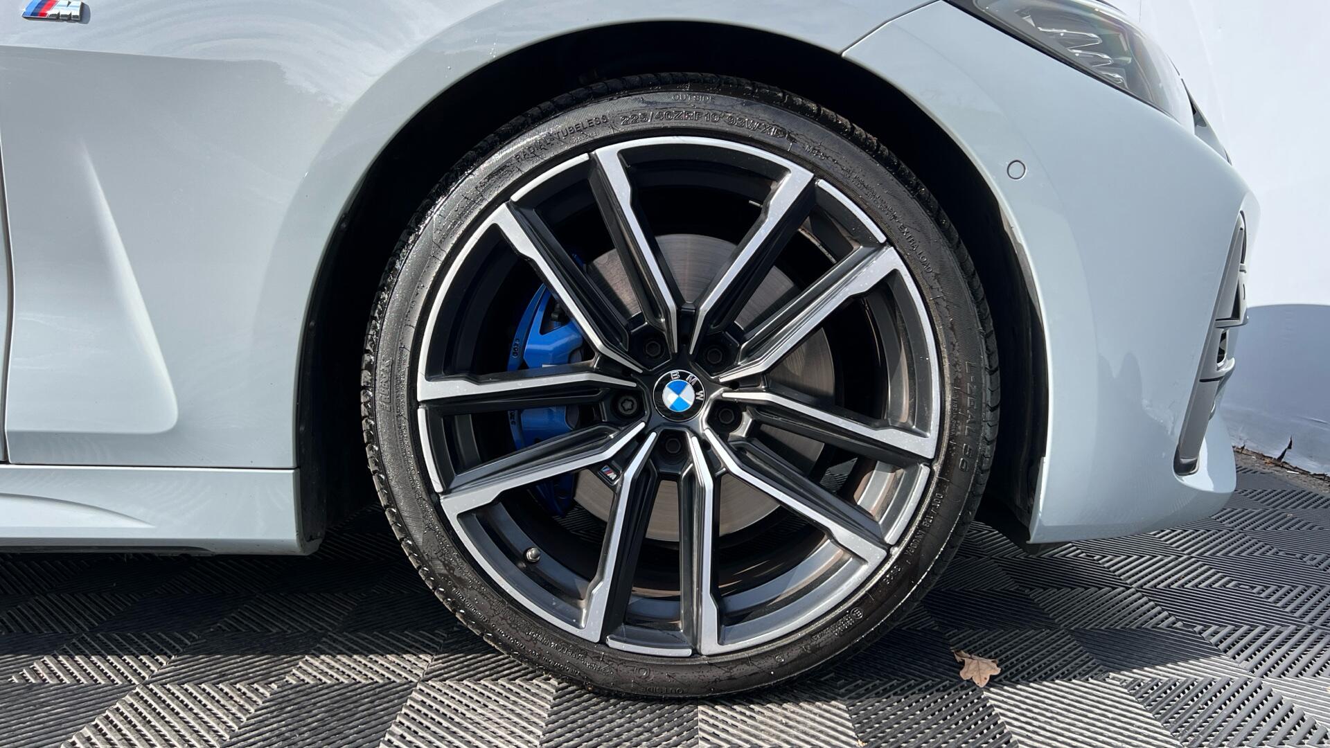 BMW 4 Series view 14