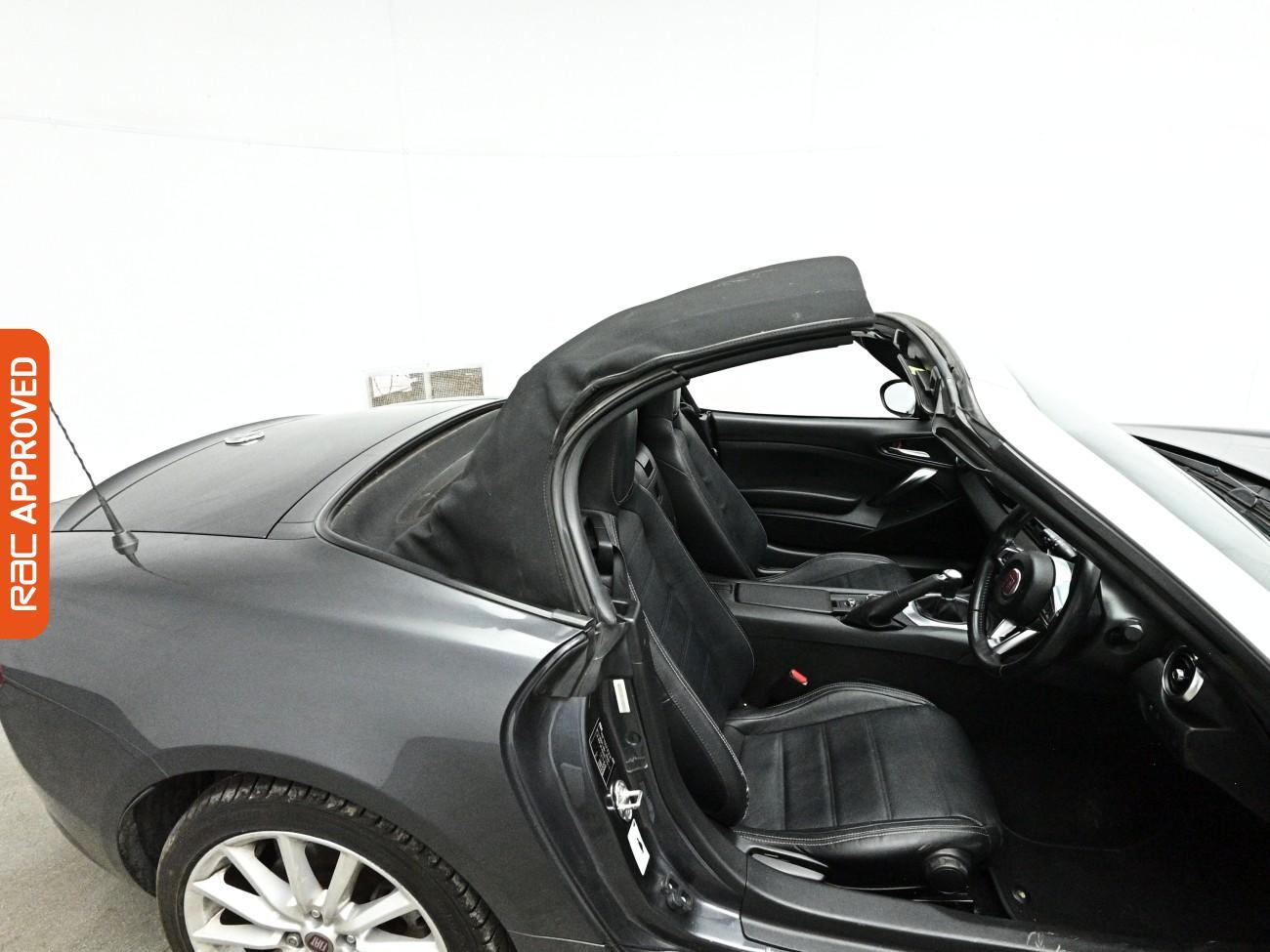 Fiat 124 Spider view 26