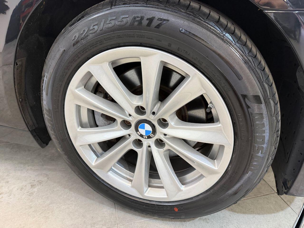 BMW 5 Series view 24