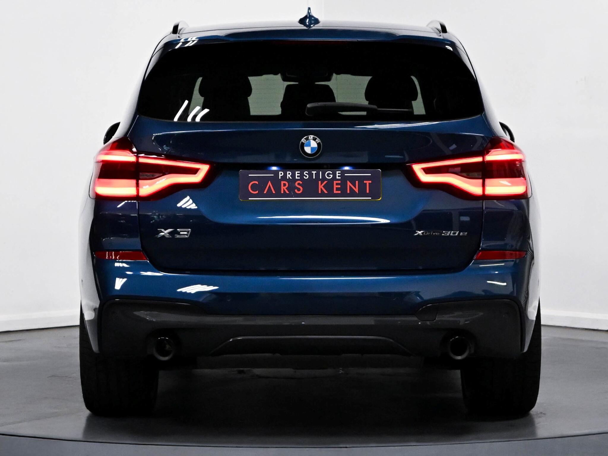 BMW X3 view 16