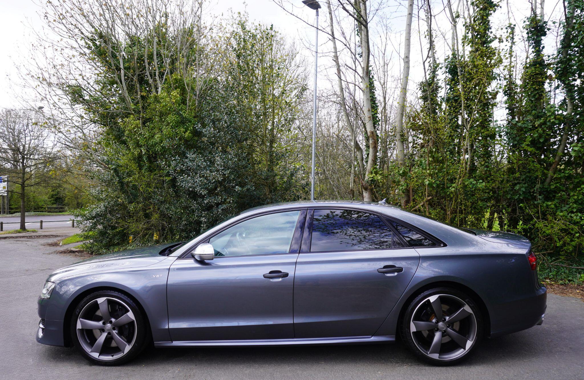 Audi S8 view 2