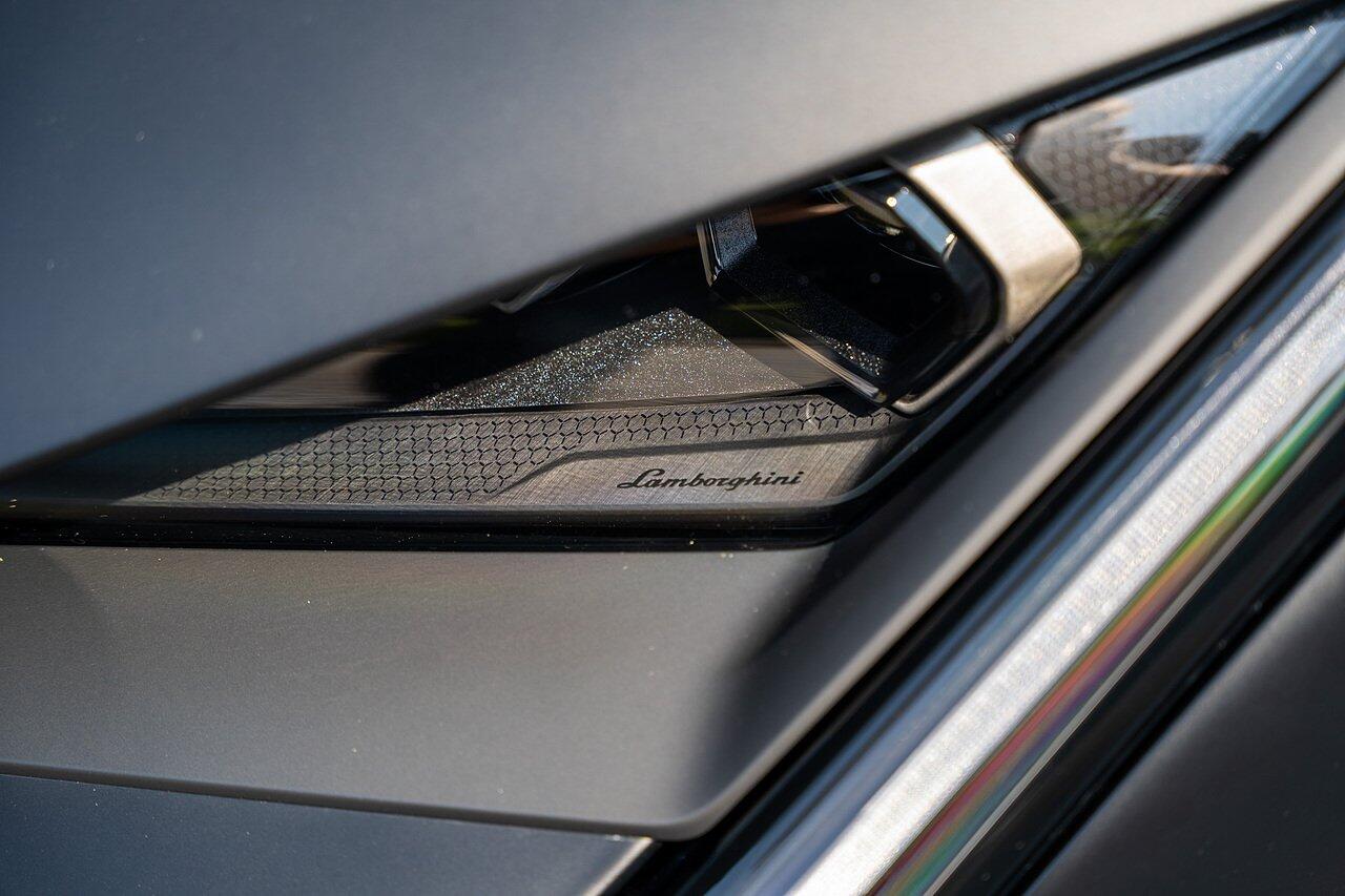 Lamborghini Revuelto view 52