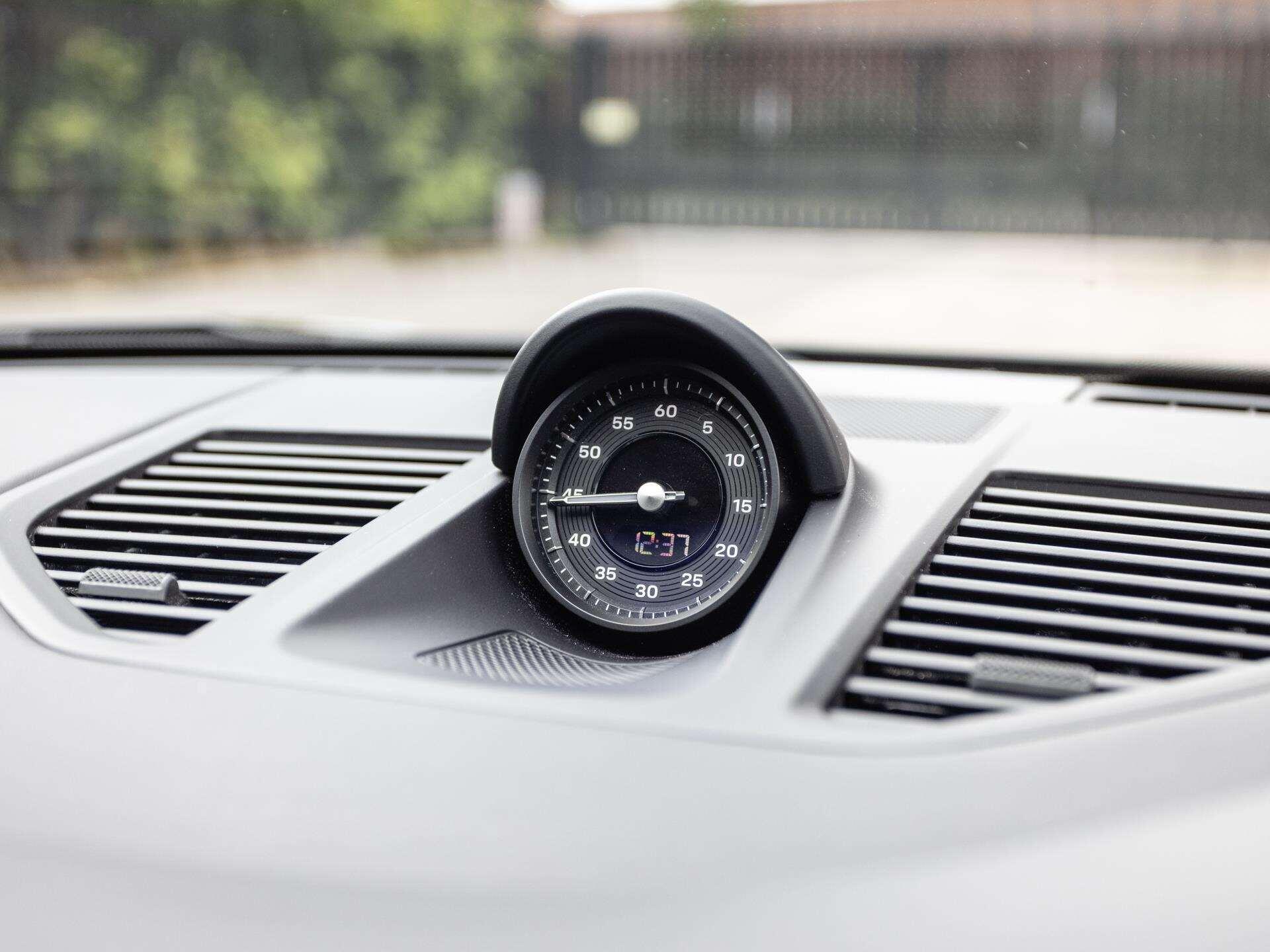 Porsche 911 view 20
