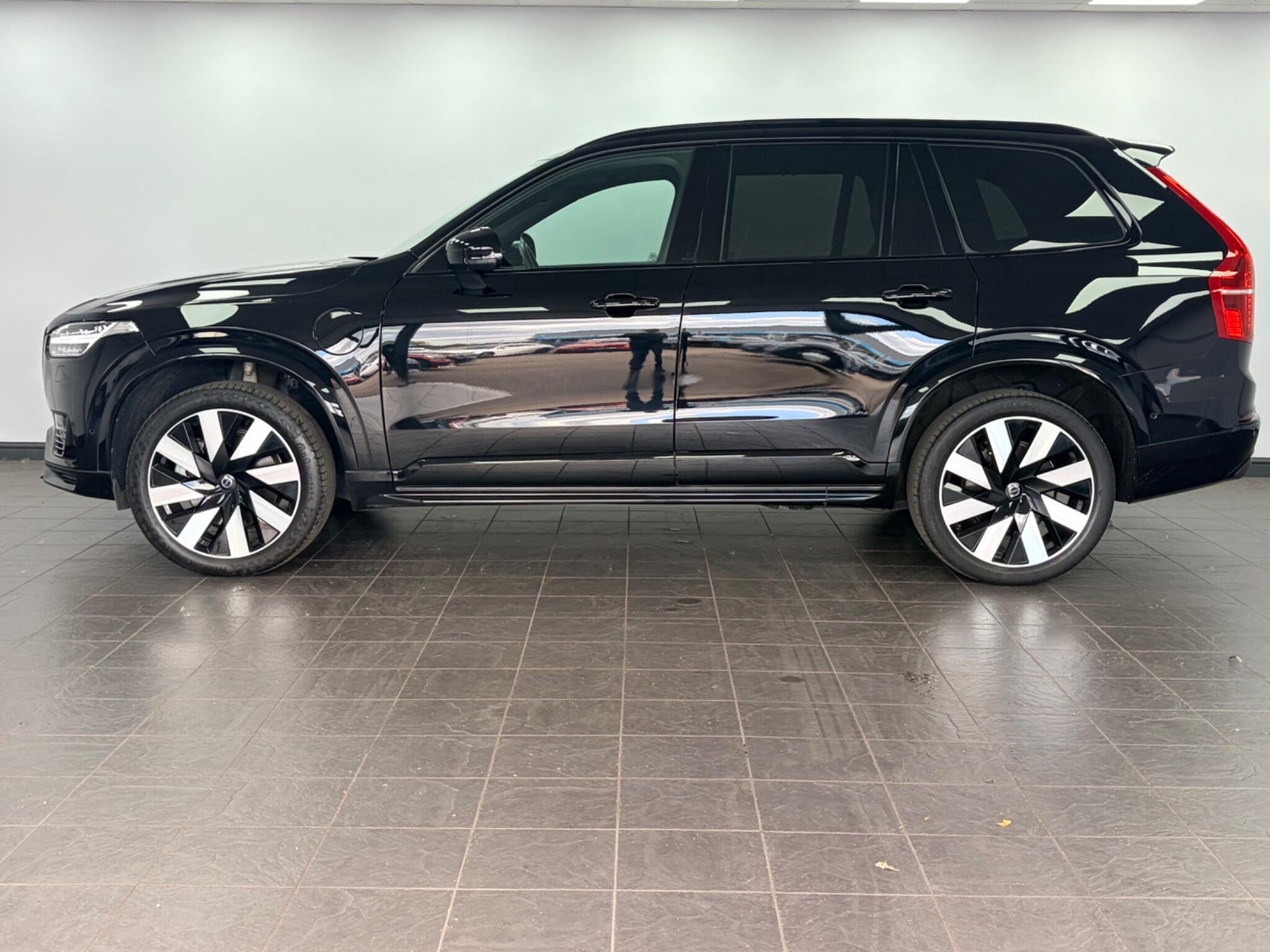 Volvo XC90 view 6