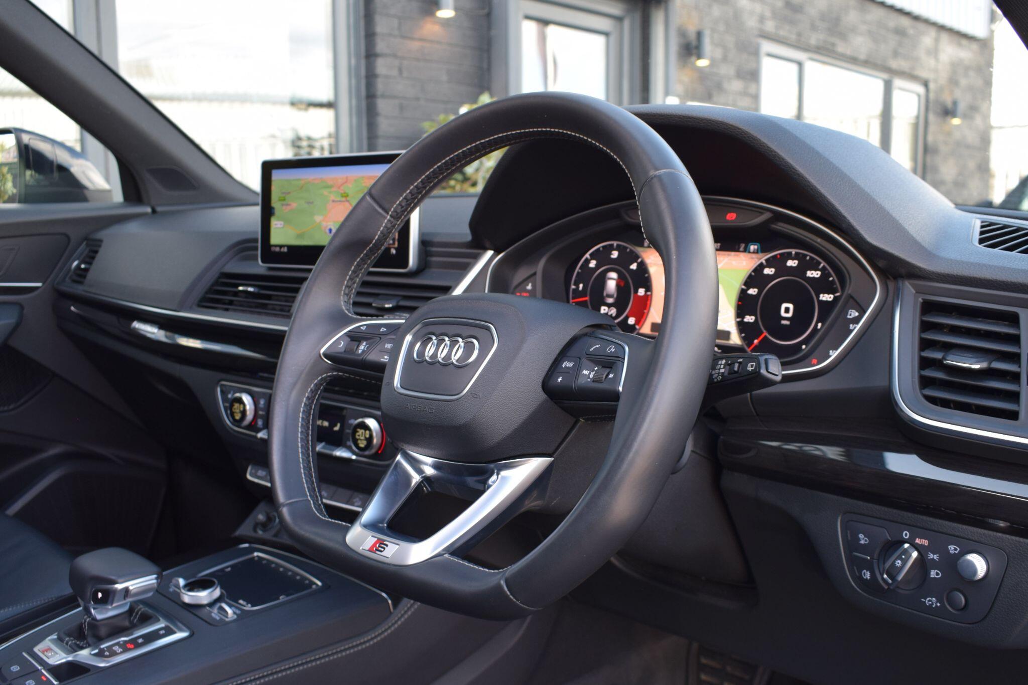 Audi SQ5 view 12