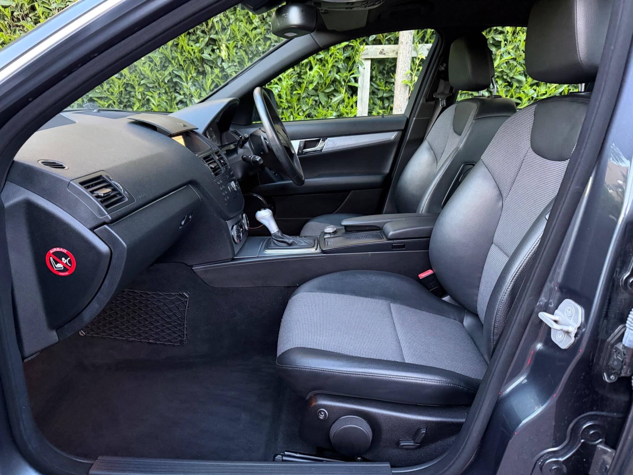 Mercedes-Benz C-Class view 31