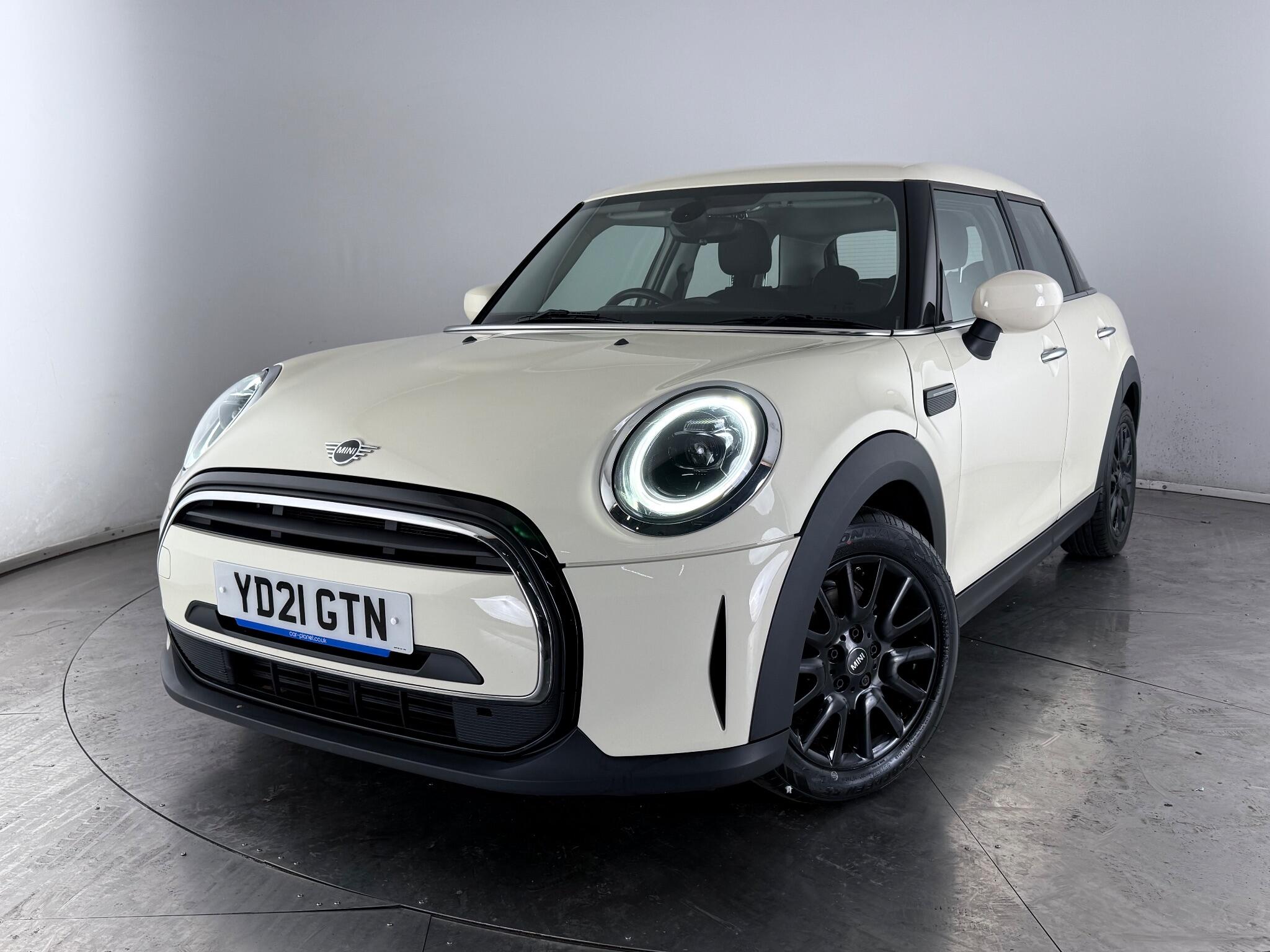 Mini Hatch view 38