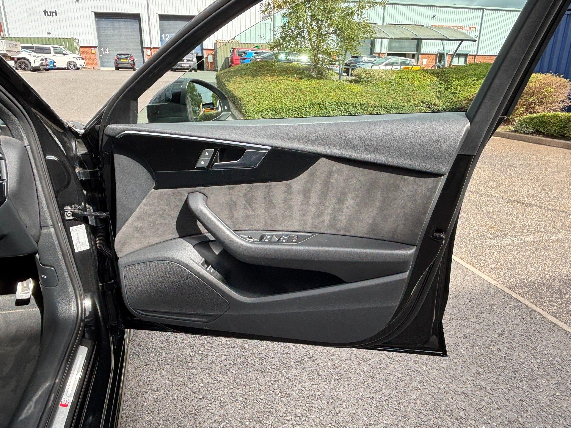 Audi A4 view 30