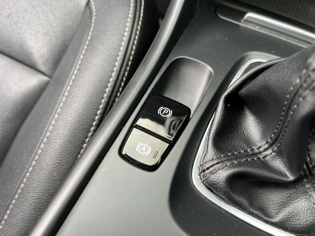 Volvo XC40 view 34