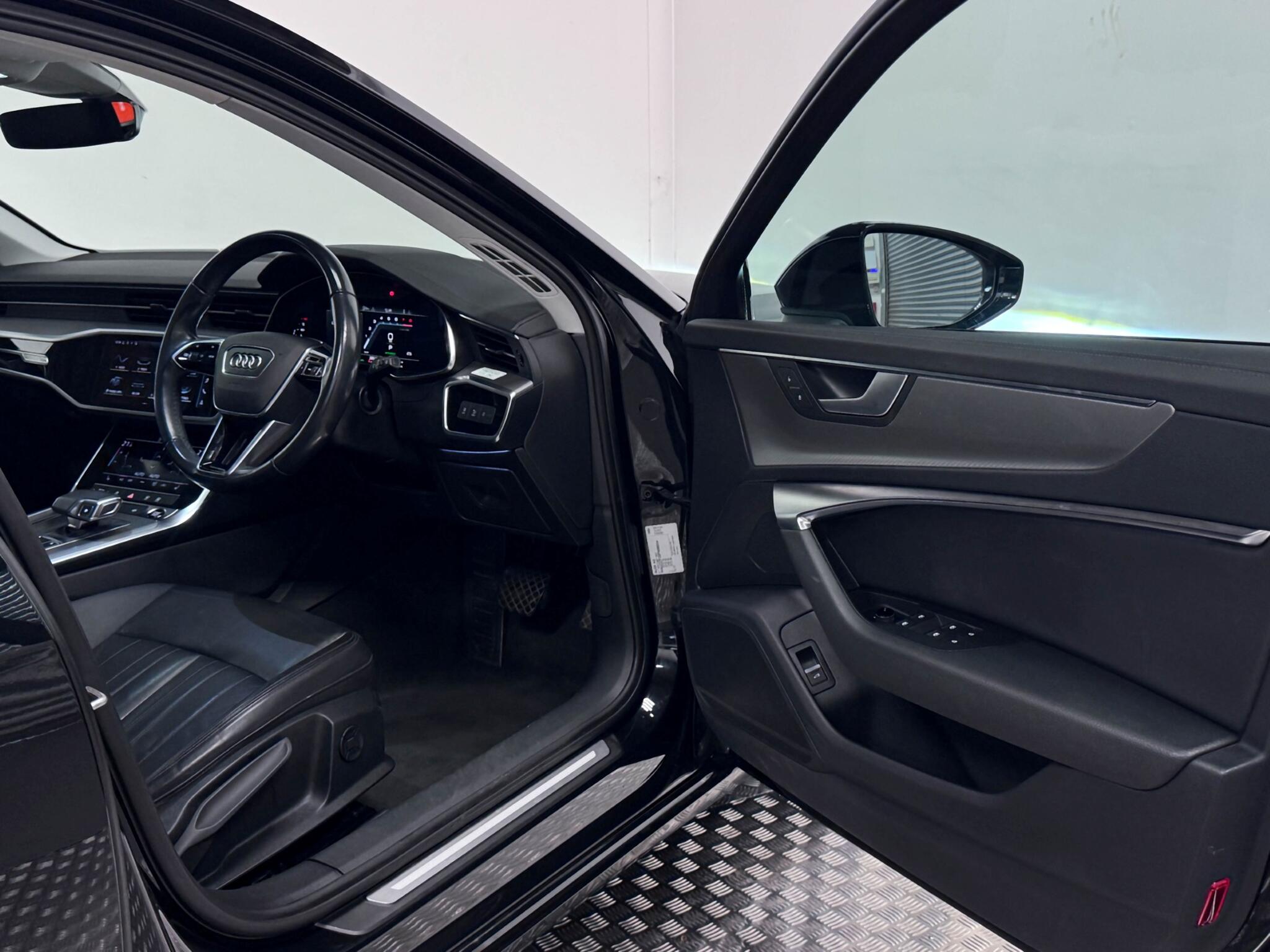 Audi A6 view 26