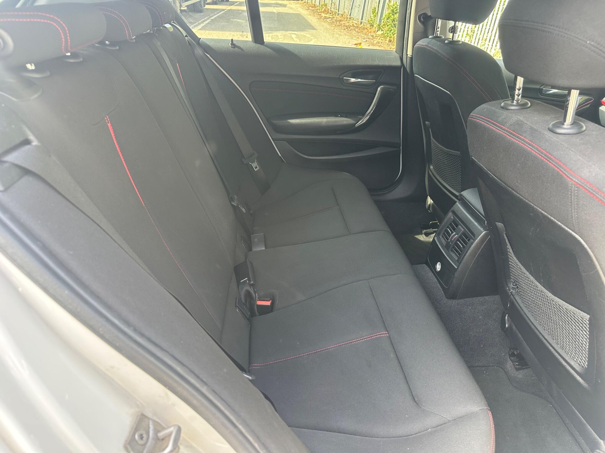 BMW 1 Series view 9