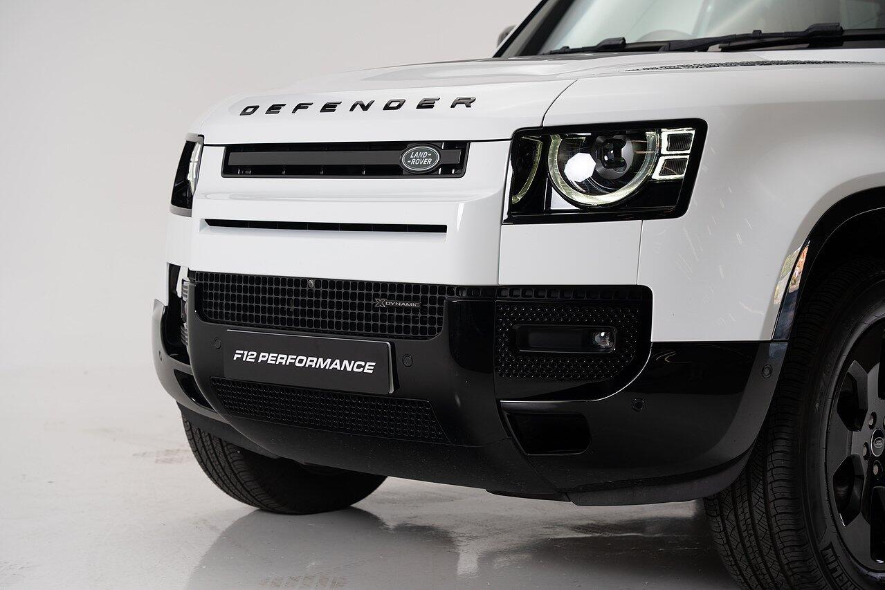 Land Rover Defender 90 view 25